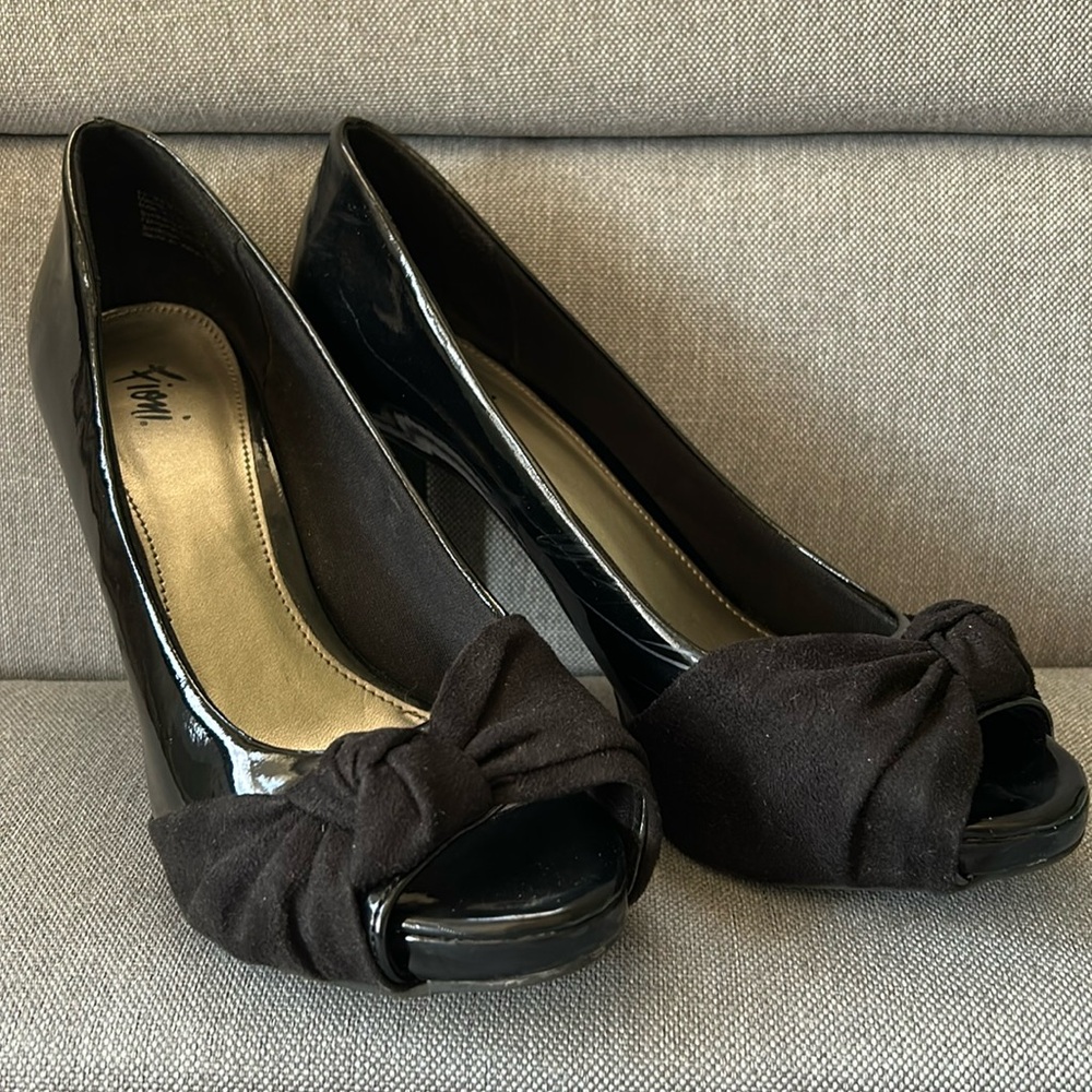 Fioni - Black Bow Peep-Tie Stilettos (8.5)